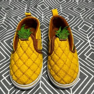 RARE - Pineapple VANS - Toddler Size 9 - Excellent Condition!!